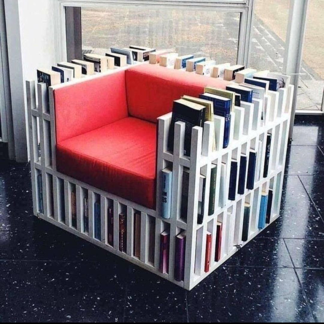 Кресло с полками для книг