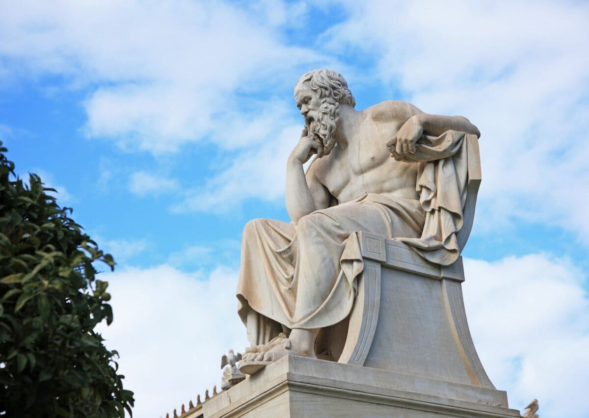 Древнегреческого философа Сократа отравили цикутой, связь с песней Бориса Гребенщикова Не коси