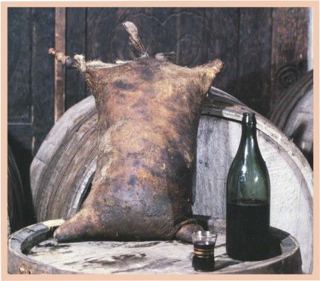 Мех для вина - сосуд из сшитой кожи животного с пробкой для налива вина