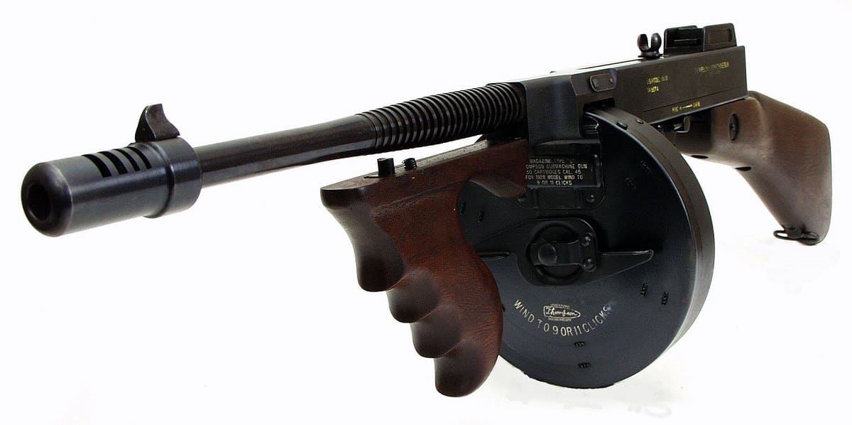 Пистолет-пулемёт Томпсона, ставший, по-видимому, прототипом дядюшки Томпсона из песни Бориса Гребенщикова