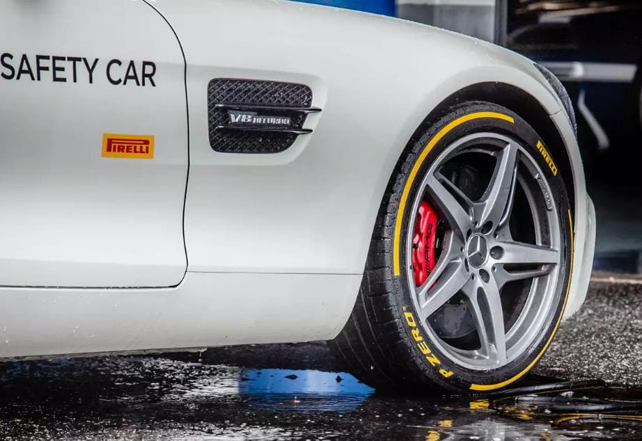 Шины Pirelli P Zero на Мерседесе Safety Car