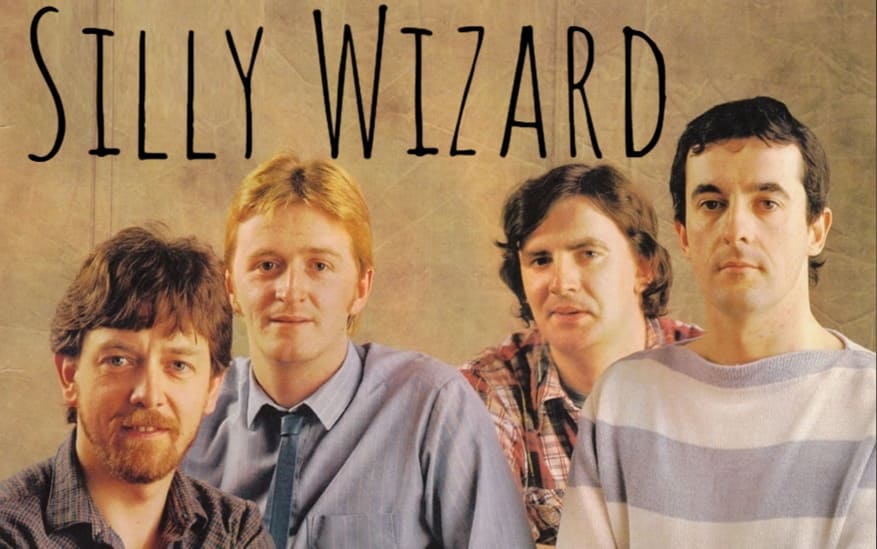 Название шотландской группы Silly Wizard переводится как слабоумный волшебник. В 1971 году в Эдинбурге собрались Гордон Джонс, Боб Томас, братья Каннингэмы