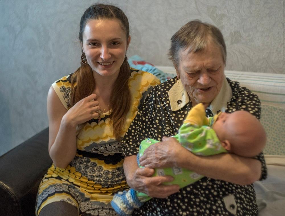Валентина Петровна Ефимова (1931-2016) с правнуком Алексеем Михайловичем Кожаевым, г. Тула